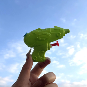 Mini <span class=keywords><strong>pistolet</strong></span> <span class=keywords><strong>à</strong></span> <span class=keywords><strong>eau</strong></span> de couleur unie pour enfants classique unisexe Vente en gros prix inférieur pas cher en vrac - Product Image 3