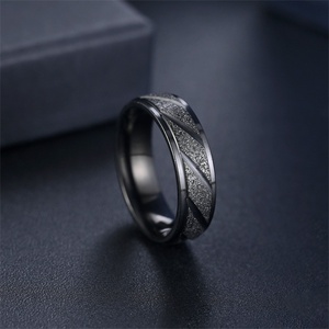 Anillo de Acero Inoxidable de Diseño de Moda <span class=keywords><strong>para</strong></span> Mujer, Anillo de Pareja Personalizado Grabado y Esmerilado, Accesorios de Alta <span class=keywords><strong>Joyería</strong></span> <span class=keywords><strong>para</strong></span> <span class=keywords><strong>Hombre</strong></span> - Product Image 4