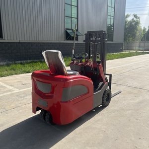 Montacargas Eléctrico de Tres Ruedas con Sistema de Enganche de 3 Puntos, Tipo Asiento, para Pasillos Estrechos - Product Image 4