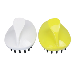 Brosse de massage du cuir chevelu avec dents en TPR douces, brosse ergonomique pour le shampoing du cuir chevelu pour un nettoyage en profondeur - Product Image 2