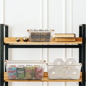Set di 3 Cestini in Rete Metallica Bianca con Manico in <span class=keywords><strong>Legno</strong></span> per Frutta e Giocattoli, Ideali per Armadi, Dispense, Camere da Letto e Cucine - Product Image 5