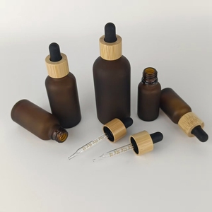 Botella de Vidrio Ámbar Esmerilado de 10 ml, 15 ml, 30 ml, 50 ml, 100 ml para Aceites Esenciales y Cosméticos con Gotero de Bambú y Tapa de Madera Marrón Oscuro - Product Image 3