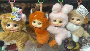 Nuovo Arrivo 2026 - Ciondolo Bambola Carina in Peluche Corto da 18 CM, Originale Autorizzato, Accessorio per Borsa Regalo, Giocattolo da Collezione - Vendita all'Ingrosso - Product Image 6