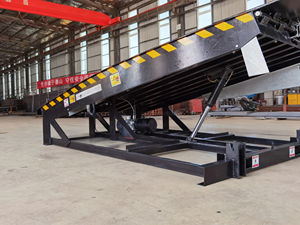 Plataforma Niveladora de Acero para Carga y Descarga de Contenedores Fija y Estacionaria para Camiones y Montacargas - Product Image 1