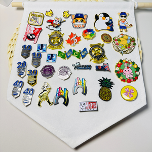 Épinglette en émail plaqué or moderne personnalisée avec inscription d'ingénieur en stock - Product Image 5