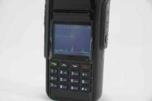 Detector de Drones FPV Portátil, <span class=keywords><strong>Antena</strong></span> de Banda Completa, Sistema de Detección de Señales de 1-<span class=keywords><strong>2</strong></span> km, <span class=keywords><strong>4</strong></span> Horas de Batería, Protección de Seguridad - Product Image 4