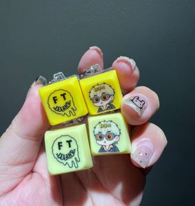 Porte-clés pendentif en PVC lumineux, motif anime, combinaison multicolore, avec dispositif de test de luminosité, sans inscription, anti-stress - Product Image 5
