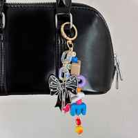 Nouveau porte-clés perlé doux et stylé, breloque lettre de dessin animé, pendentif de sac pour fille avec motif, directement de l'usine