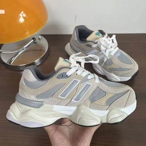 Chaussures de sport de luxe pour l'extérieur, décontractées, rétro, antidérapantes, nouvelle collection 9060, chaussures de marche tendance - Product Image 1