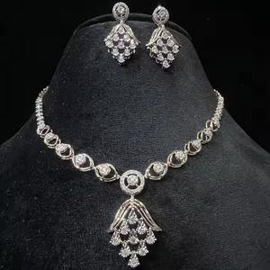 Conjunto de collar de mujer de corte brillante con diamantes naturales de oro de 14 quilates Estilo sofisticado certificado por terceros para bodas especiales - Product Image 1