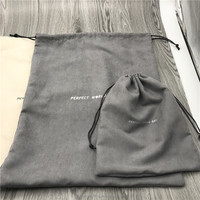 Sac à cosmétiques en daim gris imprimé avec logo argenté de grande taille et de taille moyenne Pochette cadeau en velours et daim Sac à poussière pour brosse à cheveux