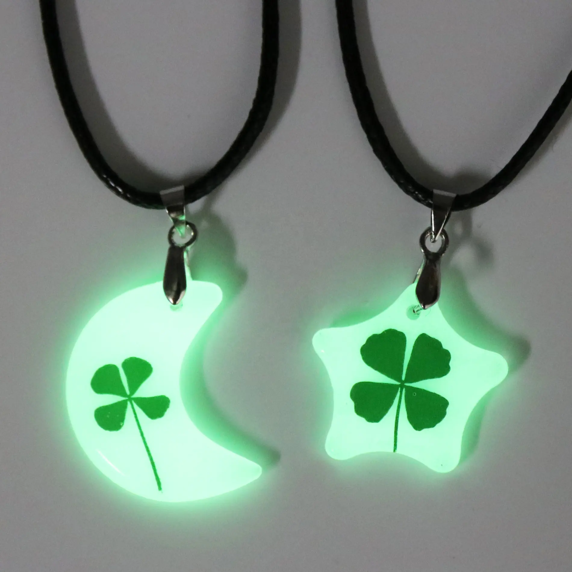 2022 Latest Luminous 4 Leaf Clover Wholesale Necklace Star And Love You The Back Crescent Moon Necklace