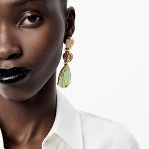 Pendientes geométricos de gota de agua de lujo con luz personalizada estilo colgante de moda con pendientes de bolsillo de red de aleación acrílica - Product Image 1