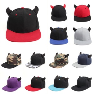 Gorra Snapback con Cuernos de Diablo en Color Contrastante, Unisex, Casual, de Béisbol, Poliéster, Algodón, Lona 2025 - Product Image 1