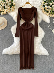 Robe moulante en tricot pour femme - Robe à manches longues à col carré avec taille nouée et bordure à franges - Product Image 2