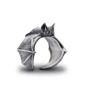 حلقات الخفافيش العصرية الفريدة المفتوحة القابلة للتعديل مع حفلات الزفاف والحفلات - Product Image 5