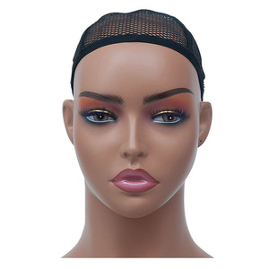Maniquí de fibra de vidrio realista con cabeza de hombre afroamericano y hombros, para exhibición de pelucas y maquillaje, venta al por mayor - Product Image 3