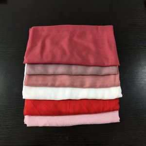 Tissu pour écharpe 100% polyester, durable, teint, qualité export, finition lisse, <span class=keywords><strong>vente</strong></span> en <span class=keywords><strong>gros</strong></span>, fabricant, <span class=keywords><strong>vente</strong></span> en vrac, matériau - Product Image 5