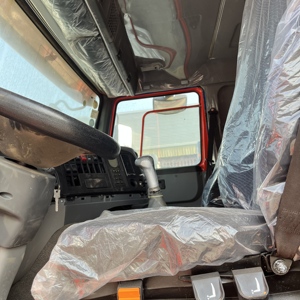 Camion benne HOWO 8X4 d'occasion bien entretenu, entièrement réparé, avec benne renforcée, longue durée de vie, idéal pour l'Afrique de l'Ouest - Product Image 6