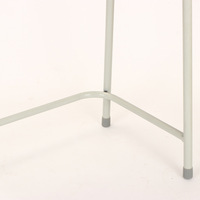 Ensemble de mobilier scolaire jaune, bureau et chaise d'élève avec boîte de rangement en métal pour salle de formation de l'école primaire