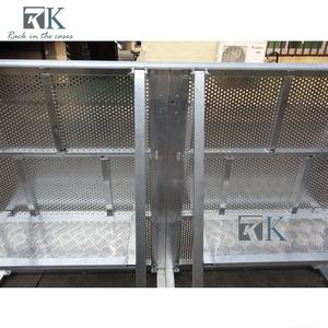 Barrières de contrôle des foules pliantes RK en aluminium argenté et noir à assemblage rapide, système de verrouillage, cadre thermolaqué pour festivals en plein air - Product Image 6