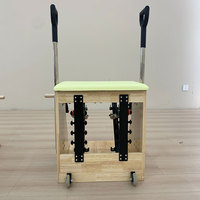 Chaise Wunda conviviale et pratique, disponible en chêne, conforme aux normes de sécurité internationales, adaptée aux jeunes.