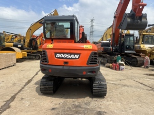 Excavatrice sur chenilles Doosan DX 60 d'occasion, <span class=keywords><strong>mini</strong></span> 6 tonnes, modèle DX60-9c, avec moteur, boîte de vitesses et pompe hydraulique, à vendre - Product Image 6