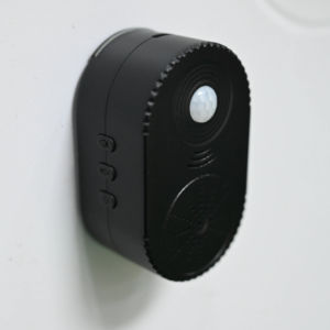 Altavoz reemplazable con sensor de movimiento infrarrojo de voz, caja de gritos de casa embrujada activada por <span class=keywords><strong>USB</strong></span> para Navidad, terror o música feliz - Product Image 2