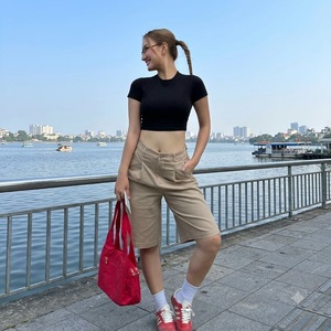 Shorts kaki sur mesure avec logo personnalisé pour femmes, vêtements de travail décontractés de haute qualité, fabricant fiable au Vietnam, vente en gros - Product Image 1