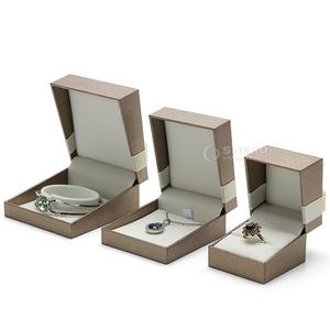 Boîte à bijoux en carton personnalisée avec logo, couleur or champagne, pour collier, bracelet, boucles d'oreilles, bague, avec nœud - Product Image 4