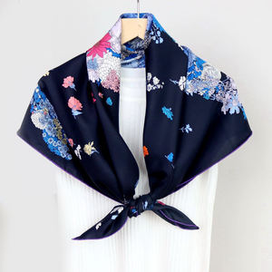 وشاح حريري جاهز للشحن 90*90 شالات ولف 14 وشاح يحمل علامة تجارية قماش حرير للوشاح مطبوع بألوان متعددة - Product Image 4