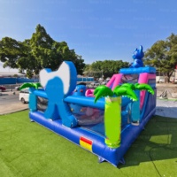 Nieuw springkasteel met hindernissen, luchtpark, bosthema, speeltuin, klim- en glijbaancombinatie