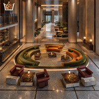 Ensemble de mobilier de luxe pour hall d'hôtel : canapé incurvé, fauteuils lounge, tables basses en pierre et console pour projets hôteliers