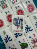 Set Ubin Mahjong Akrilik Putih Premium dengan Pola Ukiran Klasik untuk Malam Permainan Keluarga di Dalam Ruangan