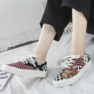 Chaussures pour hommes, style patchwork à motif à carreaux, adaptées aux hommes et aux femmes, chaussures en toile neutres, lacées, style sportif, chaussures de couple. - Product Image 4