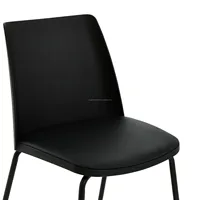 Chaise de salle à manger moderne rembourrée en polypropylène noir avec pieds en métal