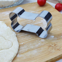 Moules à biscuits de dessin animé 3D Animal chien os patte en acier inoxydable forme de rayure moule de coupe broyeur de cuisson créatif Cutter 2 pièces