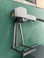 Marqueur laser portable 50W à vendre graveur de tuyaux en métal mini machine de marquage laser à fibre portable et léger