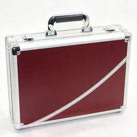 Étui en aluminium bordeaux personnalisé avec poche à couvercle en maille et mousse EVA découpée sur mesure, étui de transport en aluminium pour outils et équipements