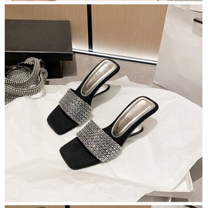 Sandalias de cuña de microfibra y goma con correa de diamantes de imitación y punta cuadrada, estilo coreano, para mujer, novedad de verano 2025, súper populares y hermosas. - Product Image 3