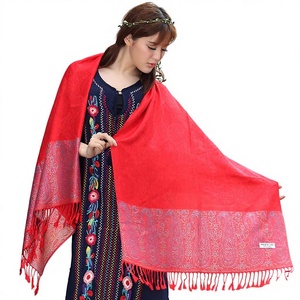 Al por mayor Bufanda <span class=keywords><strong>de</strong></span> pashmina <span class=keywords><strong>de</strong></span> algodón jacquard con estampado étnico Paisley, <span class=keywords><strong>de</strong></span> moda para mujer, con borlas, tipo chal largo envolvente - Product Image 2