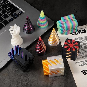 Cône Torsadé Télescopique 3D Imprimé en 3D, Anti-Stress, Gadget de Bureau pour l'Anxiété au Bureau, Vente en Gros, Jouet Artistique Personnalisé - Product Image 3