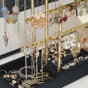 Expositor de Joyería de Terciopelo Negro para Pulseras, Aretes, Collares y Brazaletes - Product Image 6