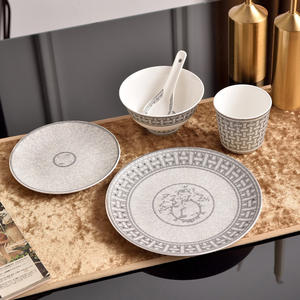 Meilleures ventes : Services de vaisselle de luxe européens en porcelaine fine (10 pièces) – Assiettes en céramique dorées et argentées pour mariages et dîners - Product Image 6