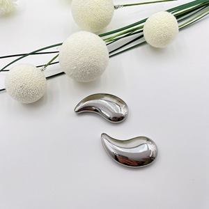 Mini Massaggiatore Oculare in Acciaio Inox con Impacco Refrigerante a Forma di Goccia d'Acqua, Cura Rassodante della Pelle, Anti-Invecchiamento, Massaggio Vibrante per Occhiaie - Product Image 3