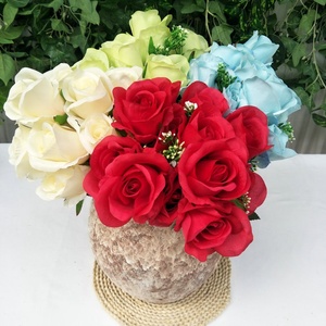 <span class=keywords><strong>Pas</strong></span> <span class=keywords><strong>cher</strong></span> 12 têtes roses en soie grappes fleurs artificielles bouquet de roses pour mariage <span class=keywords><strong>buisson</strong></span> nuptial - Product Image 6
