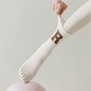 Silicone Non-Slip Yoga phụ nữ chuyên nghiệp trong nhà sàn khiêu vũ thể thao cotton mềm năm ngón chân phòng tập thể dục tập thể dục Pilates vớ - Product Image 3