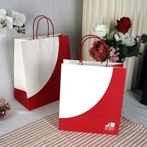 Bolsa de Regalo de Papel Kraft de Lujo con Logotipo Impreso Personalizado, Reciclable, para Zapatos, Ropa y Compras - Product Image 3