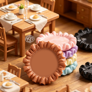 Breloque en résine en forme de mini assiette à dîner en dentelle de 33 mm pour figurines de scène miniature DIY, décoration peinte pour Noël, Thanksgiving, Nouvel An - Product Image 2