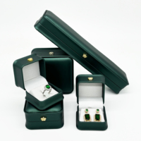 PU-Leder Goldschnalle Flaschengrün Einfache Ringbox Ohrringboxen und Verpackung mit Anpassbarem Logo Elegante Hochzeitsgeschenke